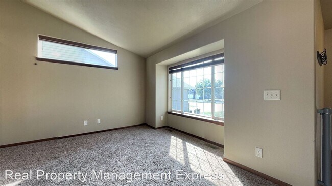 Foto del edificio - 4 br, 2 bath House - 426 N Perry Ln