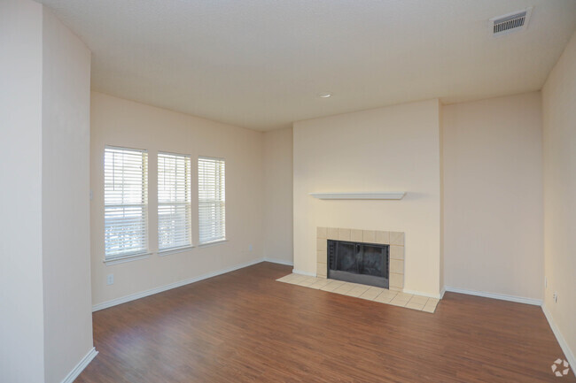 1BD, 1BA - 827SF - Amatista - Covington Pointe Apartments