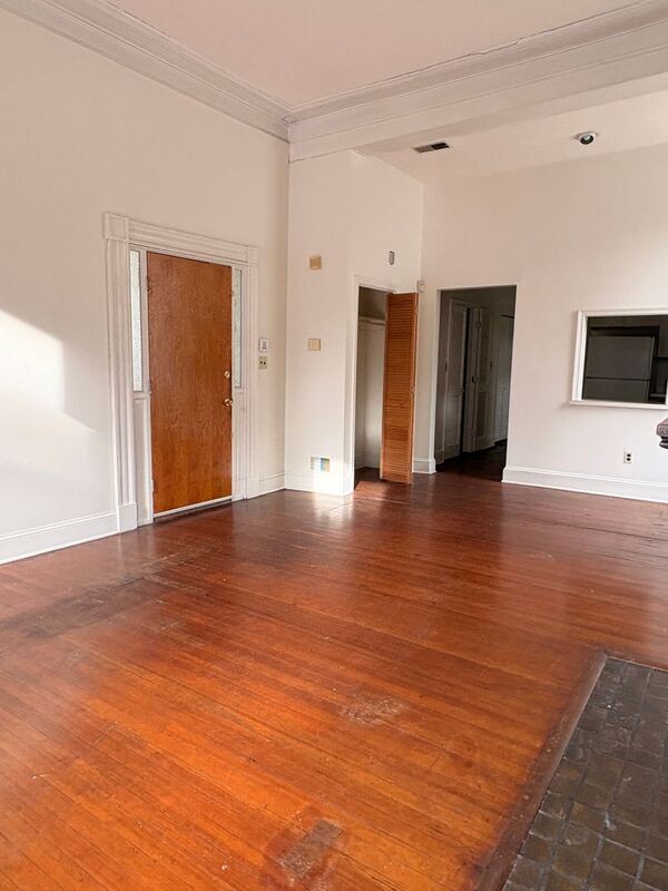 Foto del edificio - 214 W Monument St