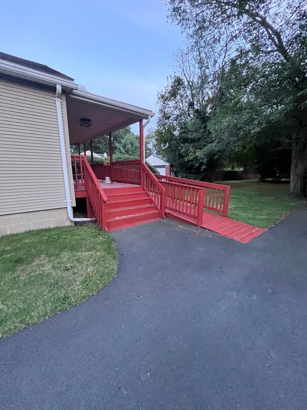 Foto del edificio - 64 Tomlinson Ave