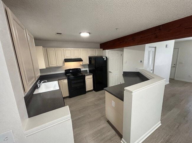Building Photo - 694 Walden Cir