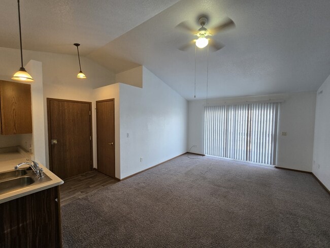 Building Photo - 619 Johnson St