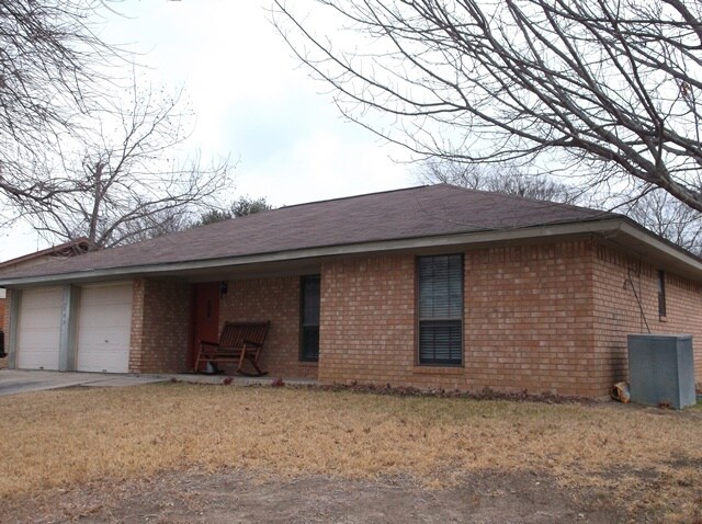 Foto principal - 205 E Hogan Dr