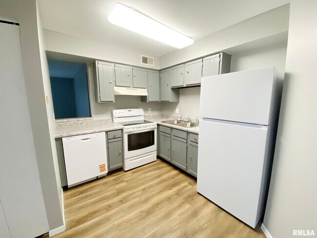 Building Photo - 5905 W Ridgecrest Dr