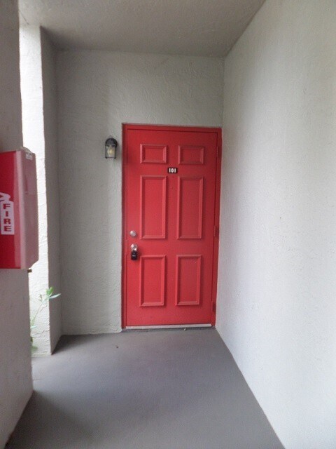 Foto del edificio - $25 App Fee & December Rent Free! * Spacious 2bdrm/1bath Condo ** $1,695.00** READY NOW ** No Sec...