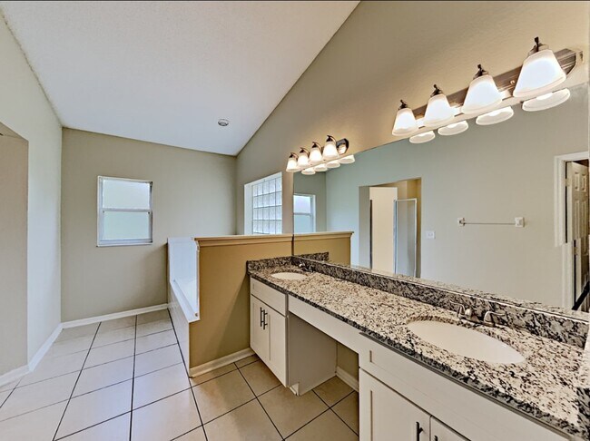 Foto del edificio - 2938 Hickory Ridge Dr