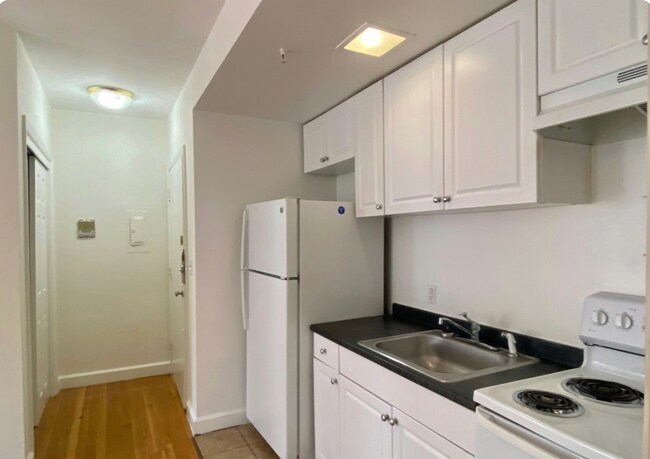 Building Photo - 529 Beacon St