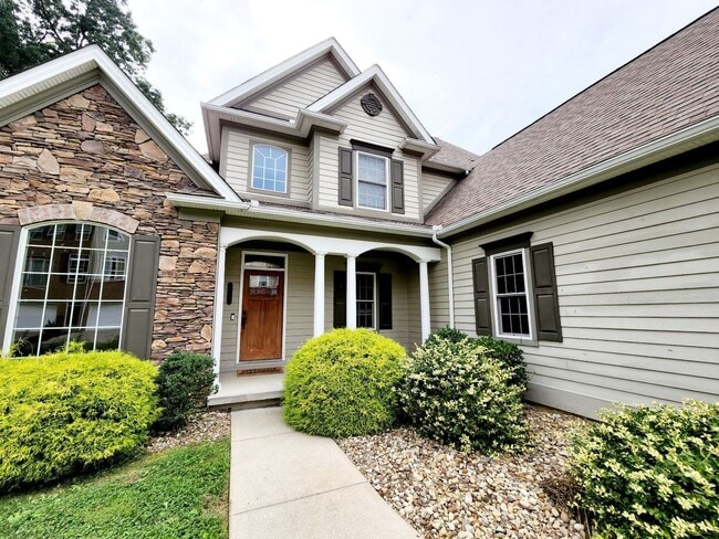 Building Photo - 5 bed/3.5 bath home on Lakeview Golf Resort - Available 01/09/2026 Short term lease