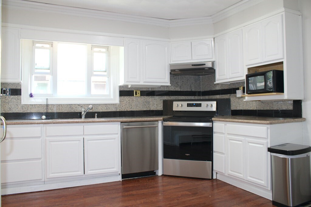 Primary Photo - 30 Saint James Ave