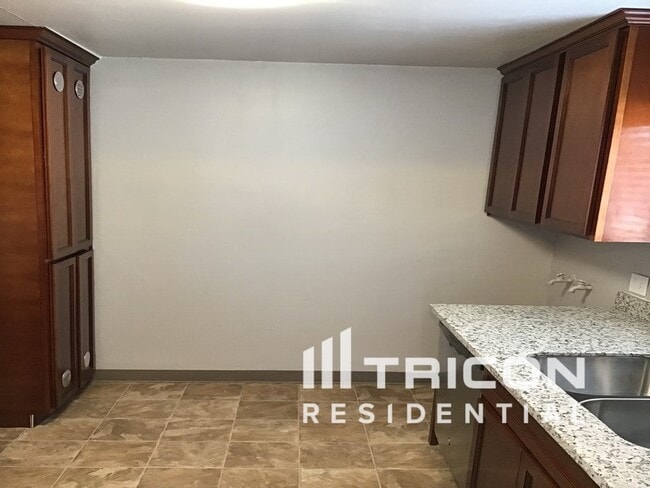 Foto del edificio - 5206 Standish Rd