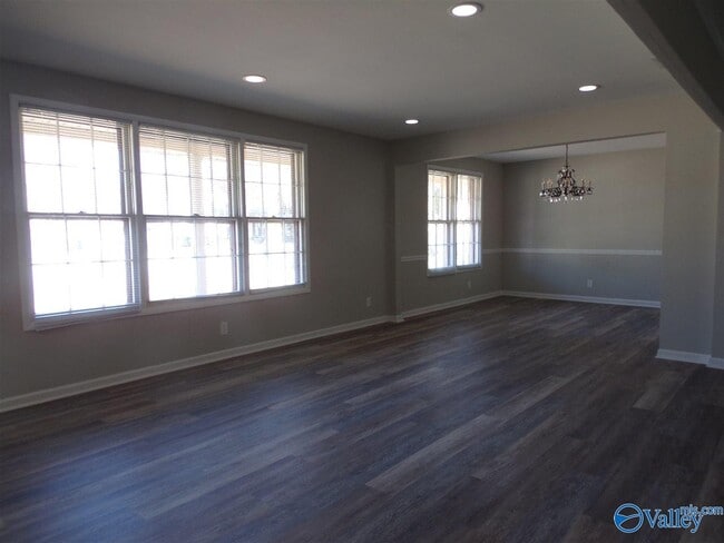 Building Photo - 213 Jones Valley Dr SW
