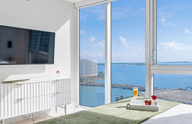 Building Photo - 485 Brickell Ave