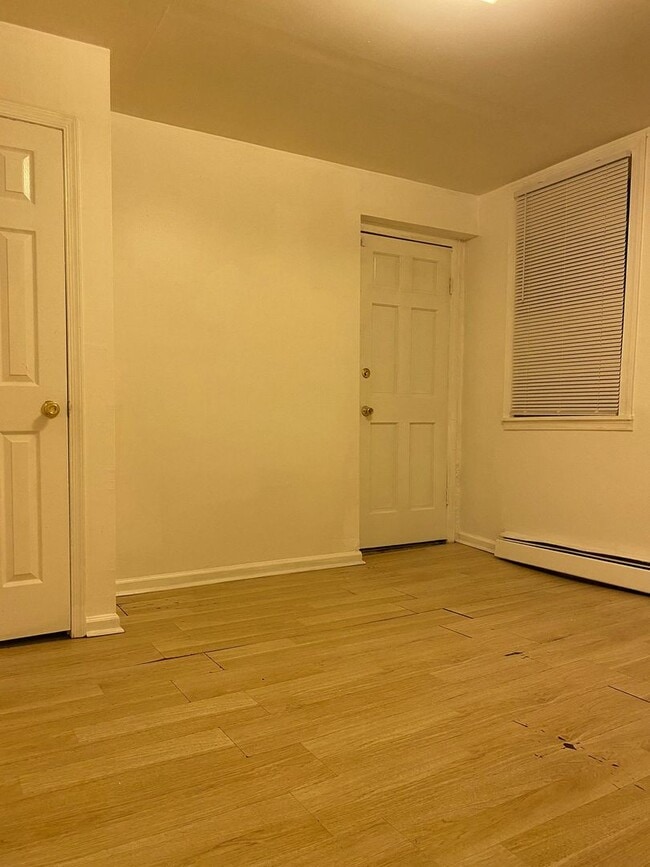 Foto del edificio - 6033 Elmwood Ave