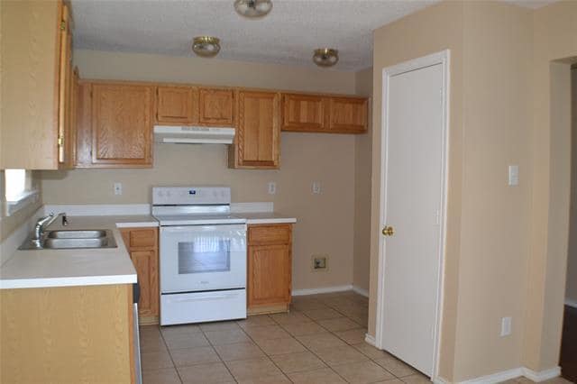 Building Photo - 1829 Pebblebrook Ln