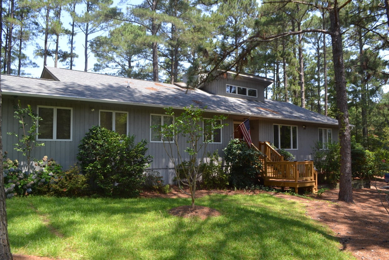 153 Lakeview Dr, Southern Pines, NC 28387 House Rental in Southern