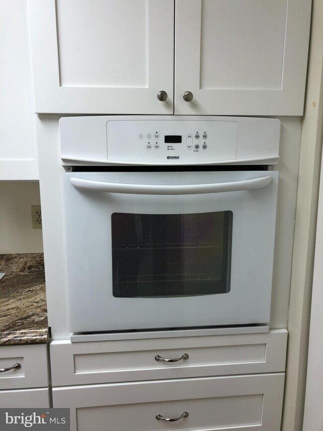 Foto del edificio - 5904 Mt Eagle Dr