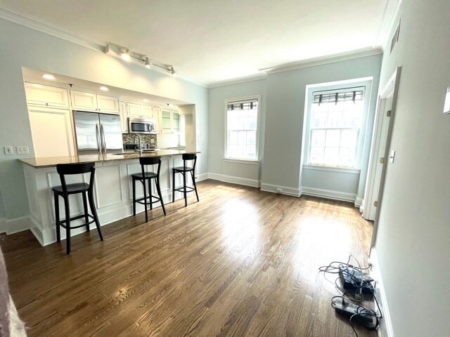 Flooded with natural light - 30 5th St NE