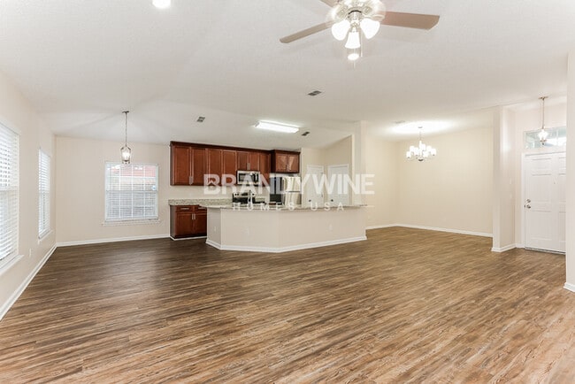 Foto del edificio - NEW Lower Rental Rate Leasing Special: Mar...