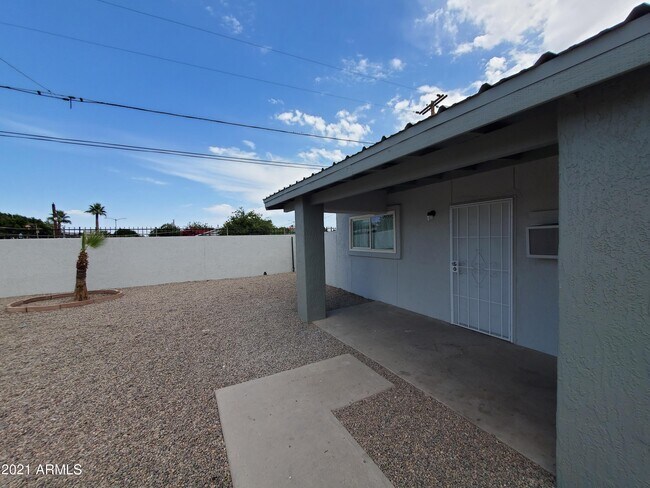 Building Photo - 14003 N Palm St