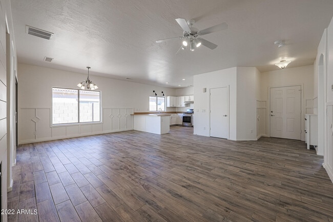 Foto del edificio - 16848 W Cottonwood St