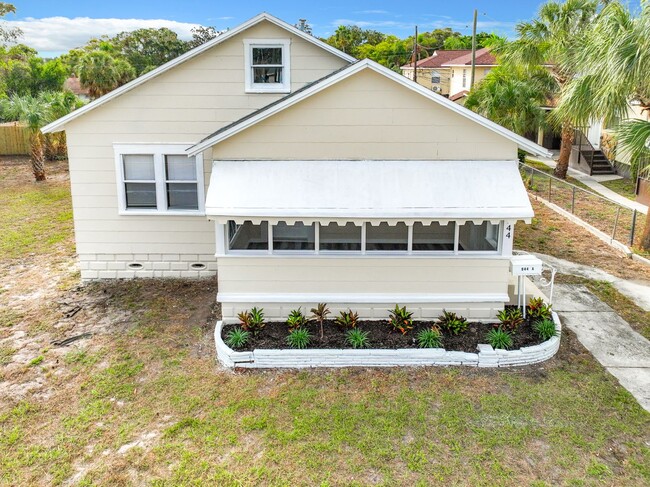 Building Photo - Beautifully Renovated 3 Bedroom House For ...