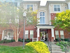 Building Photo - 712 Providence Glen Dr