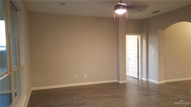 Foto del edificio - 5261 Lost Creek Ln