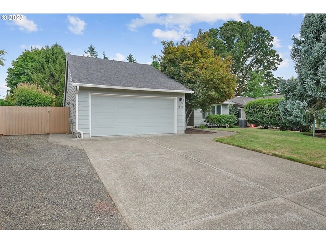 Building Photo - Nice 3 Bedroom, 2 Bath Home in McMinnville...