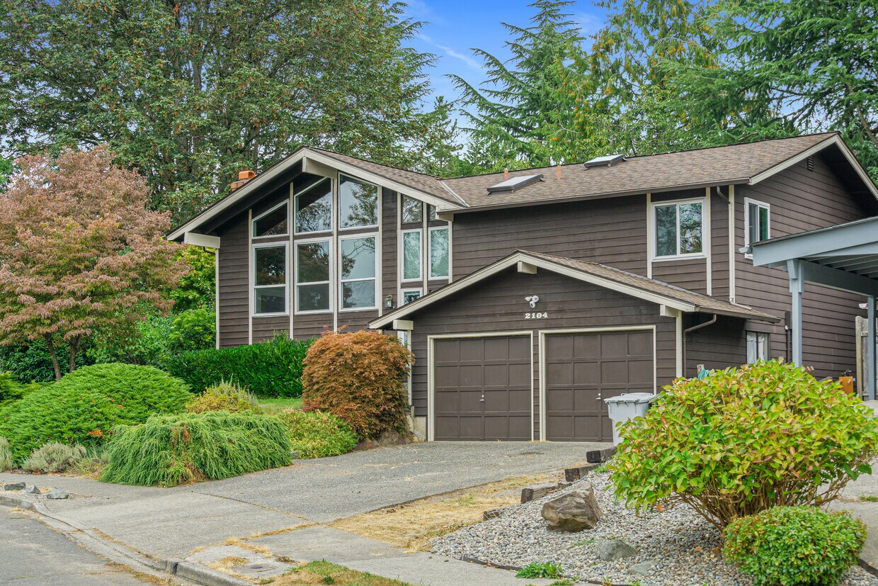 2104 Lincoln Pl SE, Renton, WA 98055 House Rental in Renton, WA