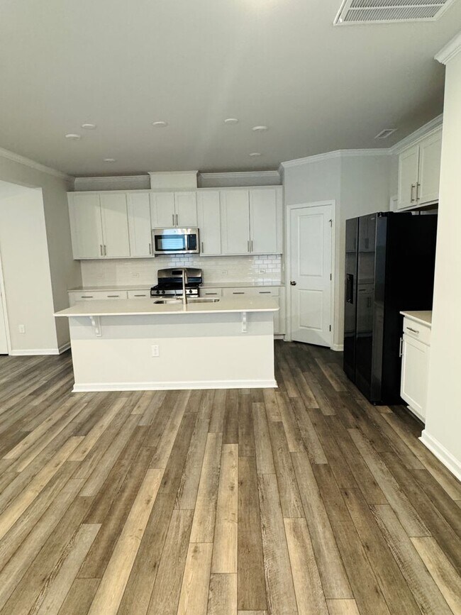 Building Photo - Wonderful 3 bed home