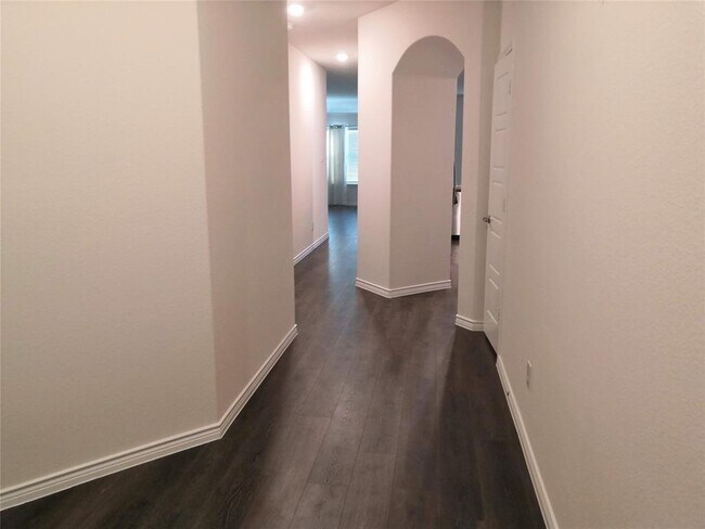 Foto del edificio - 506 Pleasant Hill Ln