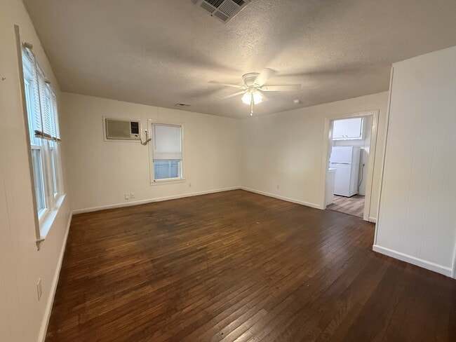 Building Photo - 207 S Berry St