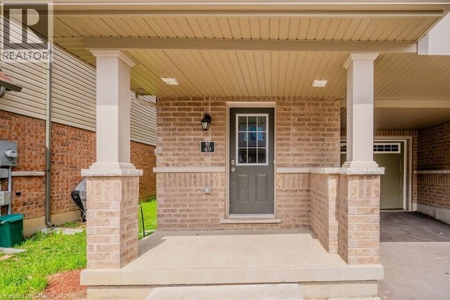 Building Photo - 755 Linden Dr