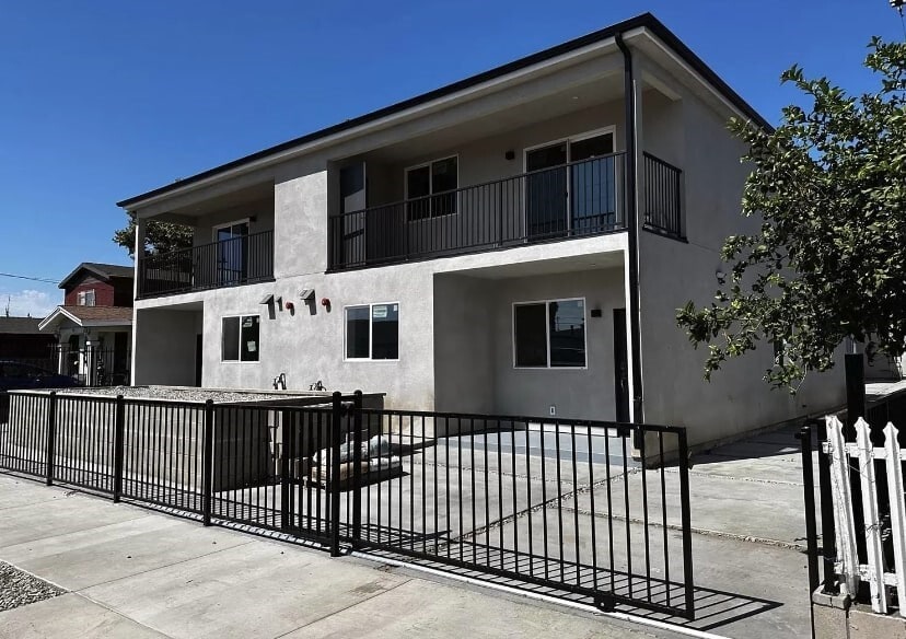 959 N Acacia Ave Unit C & D, Compton, CA 90220 Room for Rent in