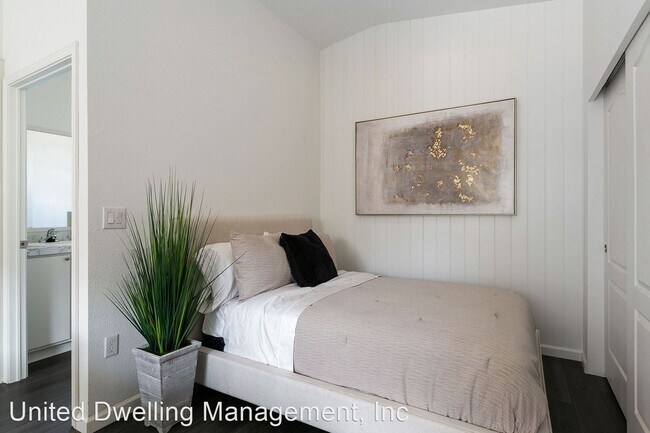 Building Photo - Studio, 1 bath House - 5152 S. West Blvd