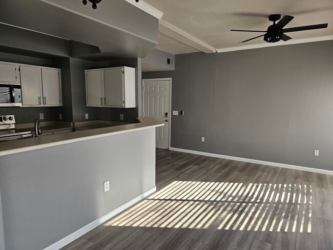 Foto del edificio - 3236 E Chandler Blvd