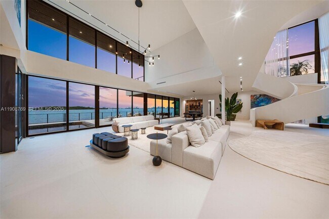 Foto del edificio - 11400 N Bayshore Dr