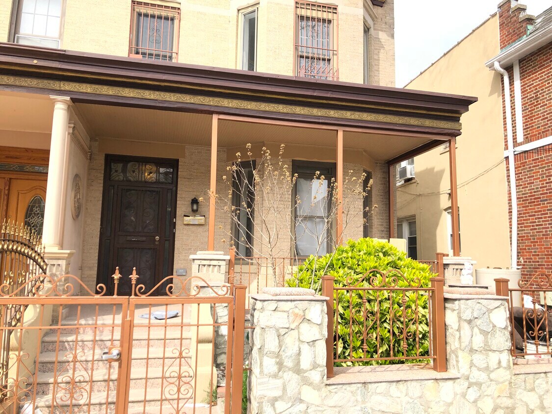 Primary Photo - 243 95th St