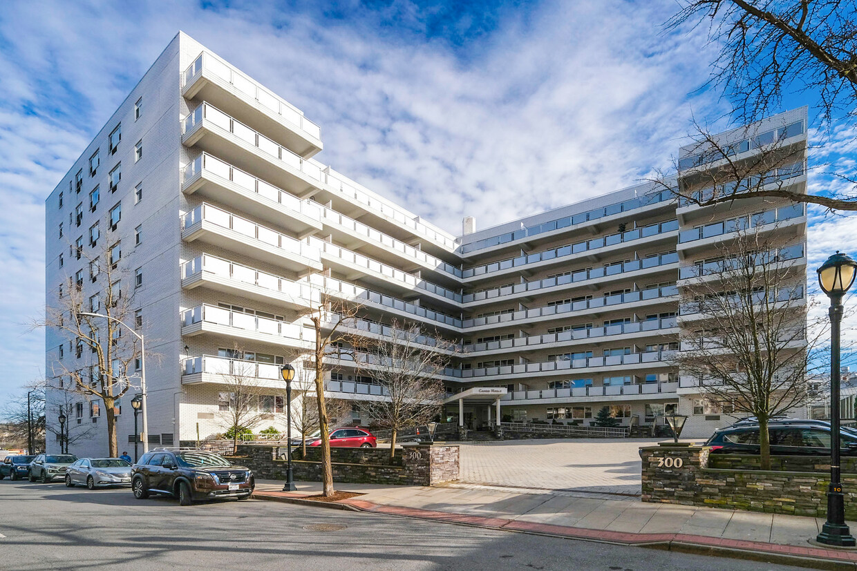 Primary Photo - 300 Martine Ave