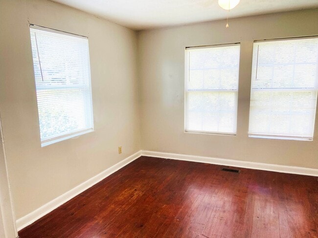 Building Photo - 1260 Hillridge Dr