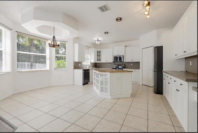 LITCHEN - 2505 Glendale Dr