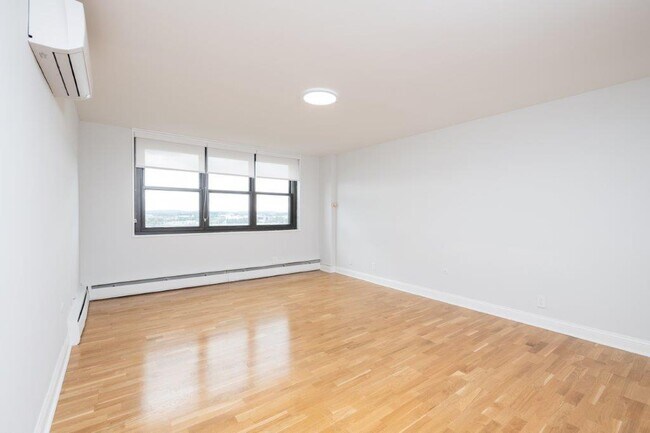 Foto del edificio - 1400 Columbia Rd