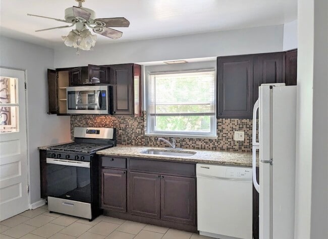Building Photo - 5544 N Campbell Ave