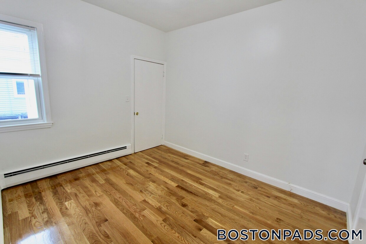 Building Photo - 55 Forest Ave