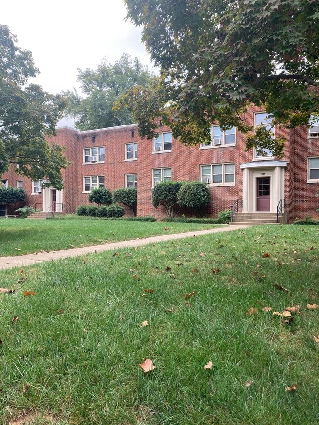 Building Photo - 1400 Kenmore Ave