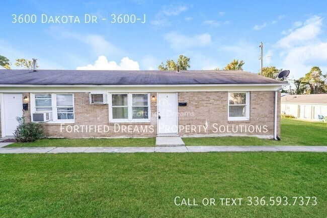 Building Photo - 3600 Dakota Dr