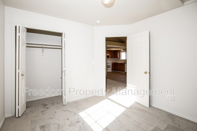Building Photo - 2135 S Crimson Rose Way
