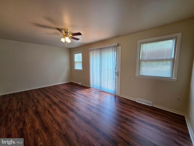 Foto del edificio - 822 Calvert Towne Dr