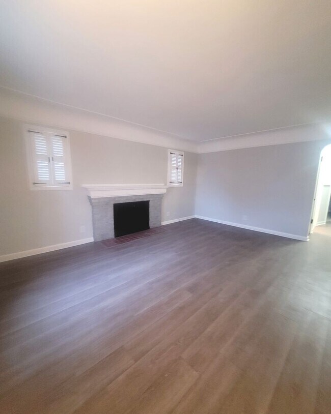 Foto del edificio - Beautiful 3 Bedroom bungalow in very desir...