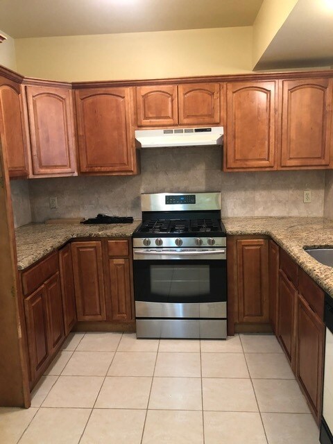 Kitchen - 902 N 5th St
